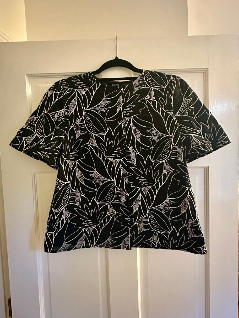 Saint + Sofia Tabitha Short Sleeve Blouse in Black Embroidered